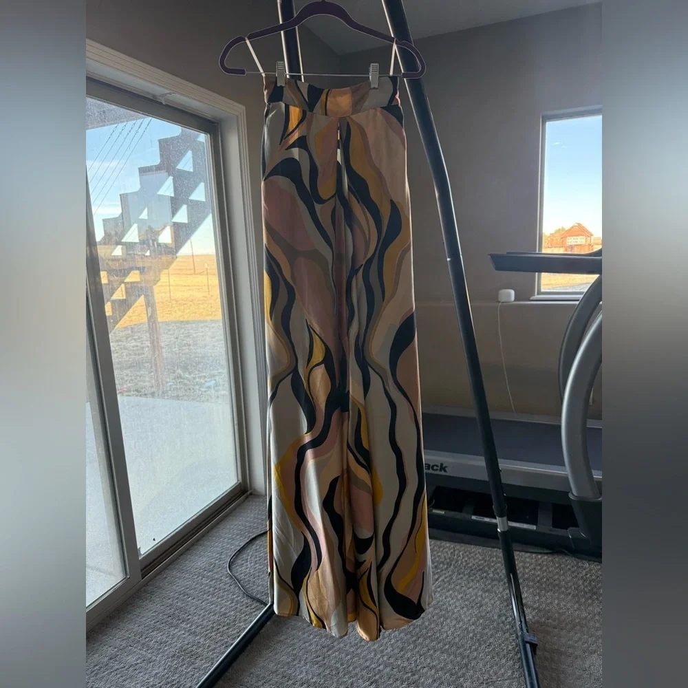 Elegant Multicolor Strapless Romper- size SMALL - Picture 11 of 11